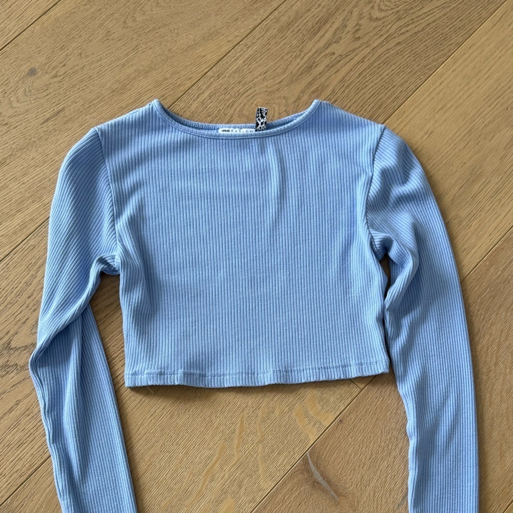 ASOS Designs Cropped Blue Ribbed Long Sleeve Woman’s size 4